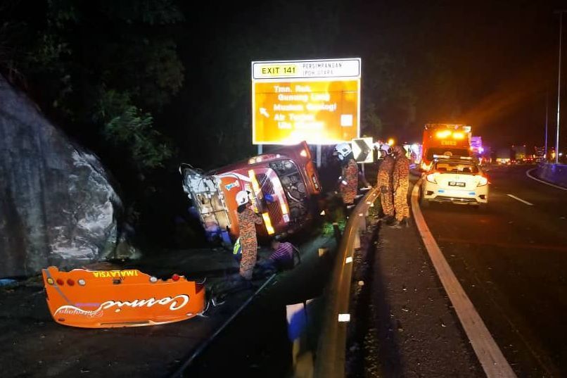 14 Cedera Bas Ekspres Terbabas Dekat Terowong Menora Semasa Mstar