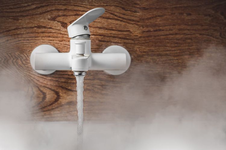 Biar betul... mandi air panas sama kesan bersenam? Jom baca fakta menarik ini - Mode | mStar