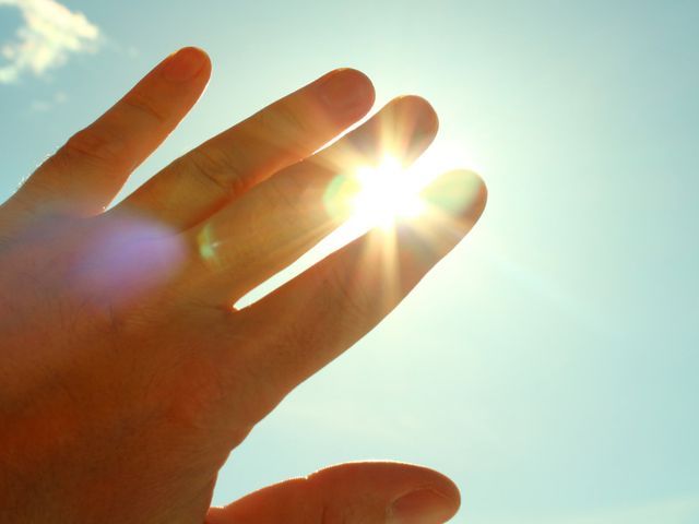 027614900_1595388575-Paparan-Sinar-Ultraviolet-dari-Matahari-shutterstock_1071827453