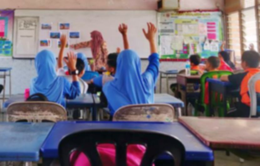 Sesi pengajaran dan pembelajaran sudah masuk pertengahan tahun. -Gambar hiasan The Star