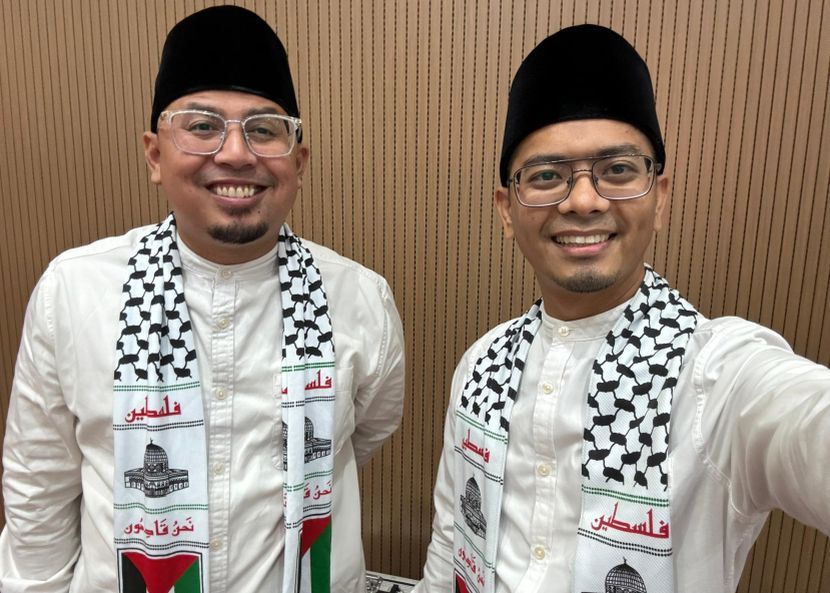 Firdarus Mokhtar (kanan) bersama rakannya Abu Hurairah.