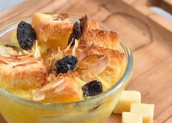 Puding roti antara hidangan yang dapat membantu meningkatkan berat bayi kerana kaya dengan produk tenusu dan buah-buahan.