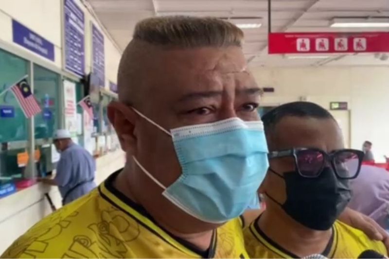 Azlee dan Ilya ketika ditemui mStar di Hospital Sultanah Aminah, Johor Baharu.