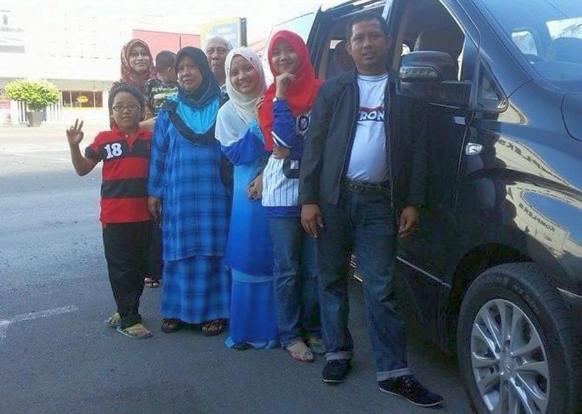 Gambar kenangan semasa hari pendaftarannya di UiTM Perlis.