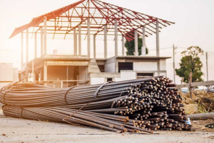Industri pembinaan mempunyai ramai kontraktor. -Gambar hiasan