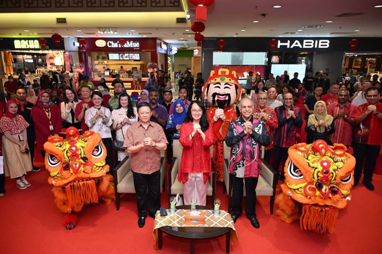 Mydin Pelancaran Kongsi Meriah CNY 2025. . — RAJA FAISAL HISHAN/The Star