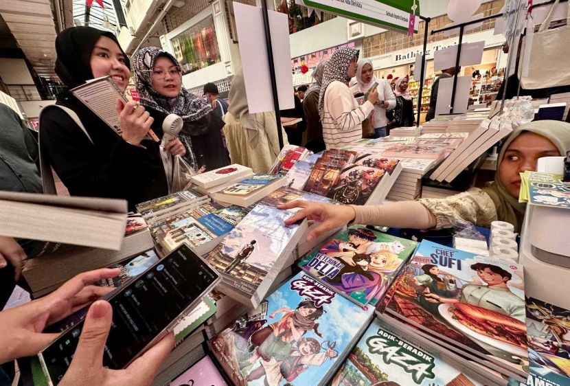 Pengunjung berpeluang mendapatkan buku yang diminati.