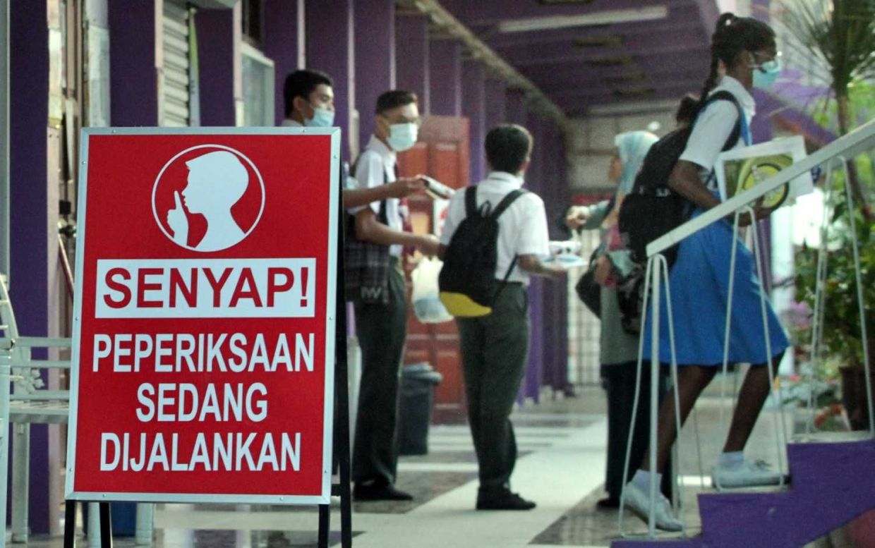 SMK Tengku Ampuan Rahimah SPM candidates entering classrooml for SPM exsam in Klang yesterday. — KK SHAM/The Star