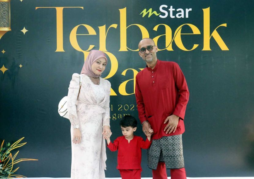 Kieran bersama isteri dan anaknya. — AZLINA ABDULLAH/