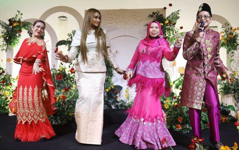 Open house mStar with celebrity and prize giving for mStar Baek segment. — AZLINA ABDULLAH/