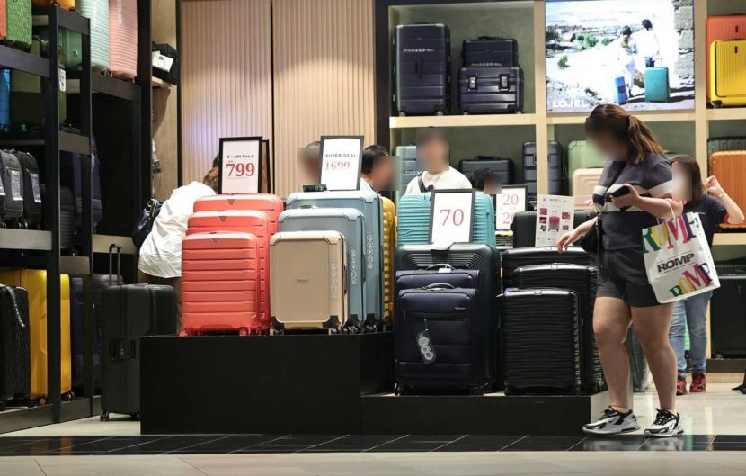 Shoppers is seen looking for the travel luggage at Mid Valley megamall for story on people spending from EPF account 3 on June 09.—AZMAN GHANI/The Star