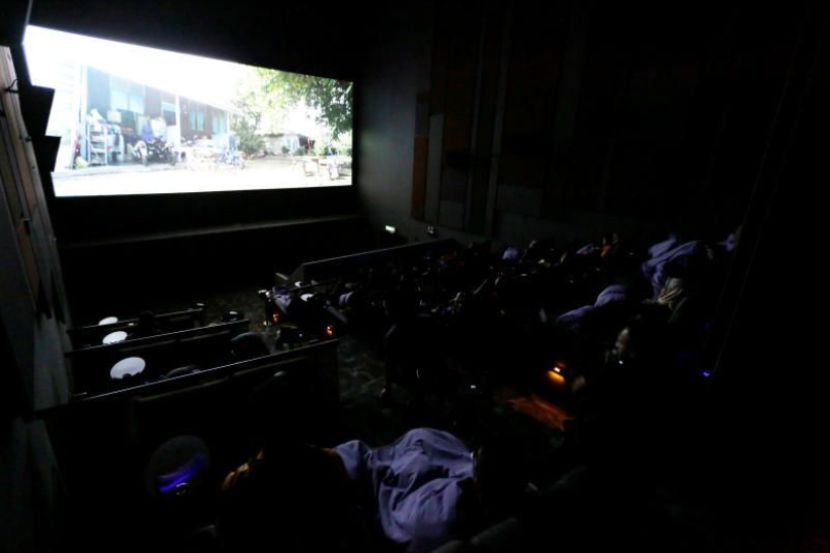 Bukan semua filem membenarkan golongan bawah umur menonton tanpa ditemani orang dewasa. -Gambar hiasan