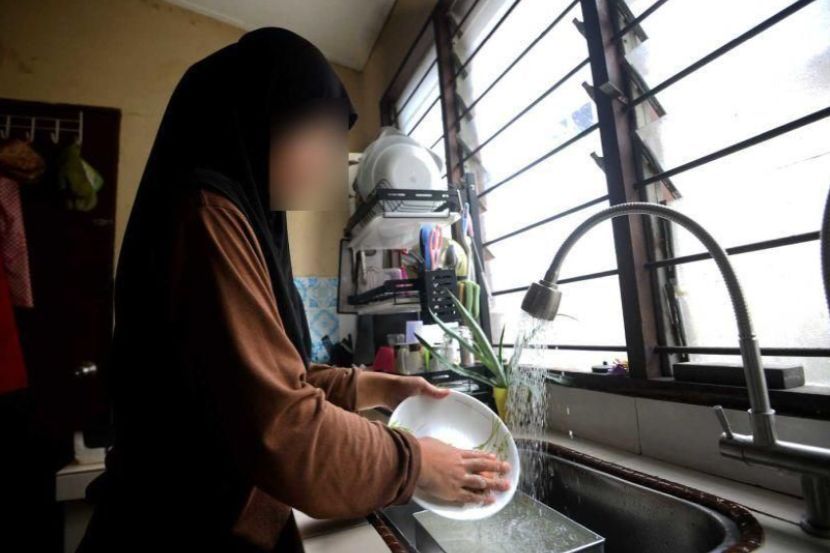 Setiap pembantu rumah perlu tahu batas dalam bekerja. -Gambar hiasan