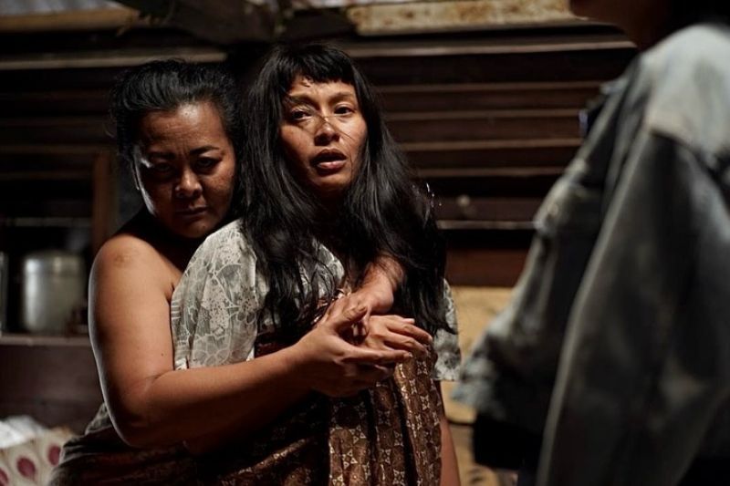 Ellie (kiri) dan Nabila (kanan) antara teraju utama dalam Telaga Suriram.