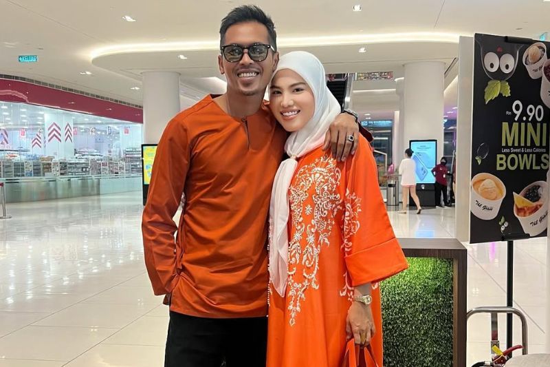 Shuib (kiri) reda menerima takdir pemergian bayi dalam kandungan Watie.