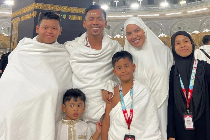Shuib sekeluarga menunaikan ibadah umrah pada April lalu.