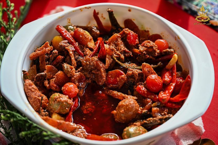 Acar buah yang dimasak Tunku Azizah. -Gambar Facebook Kesultanan Pahang