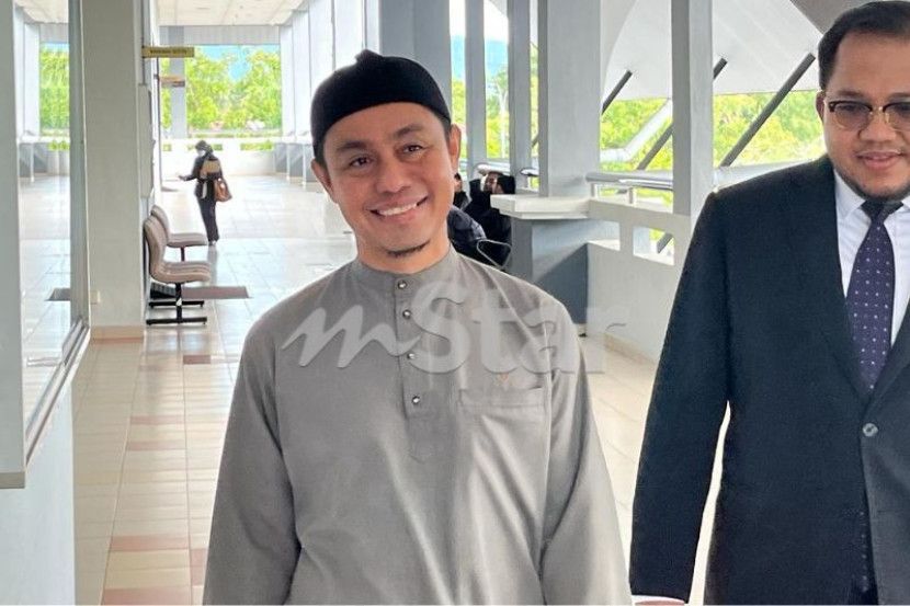 Mahkamah masih mengekalkan hukuman dua sebatan terhadap Azman.