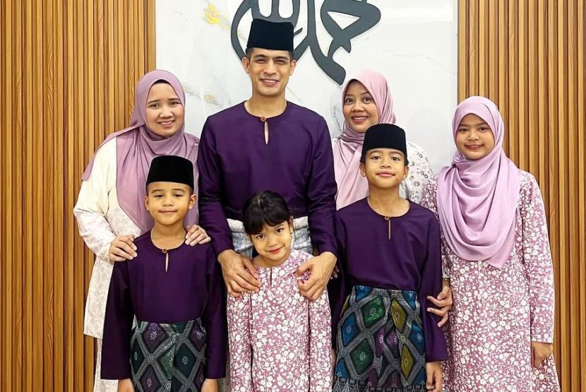 Ashraf mempunyai empat cahaya mata.