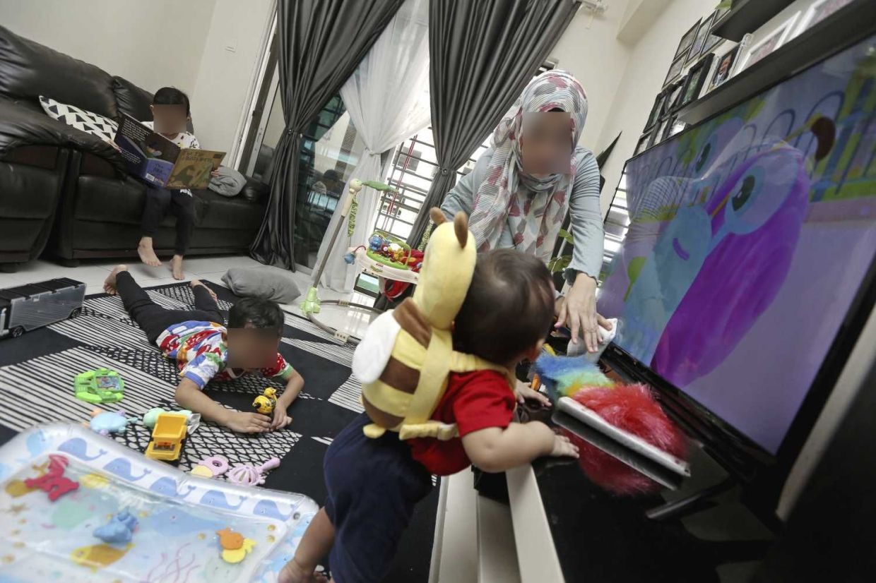 Mengasuh kanak-kanak bukanlah perkara mudah. -Gambar hiasan.jpg