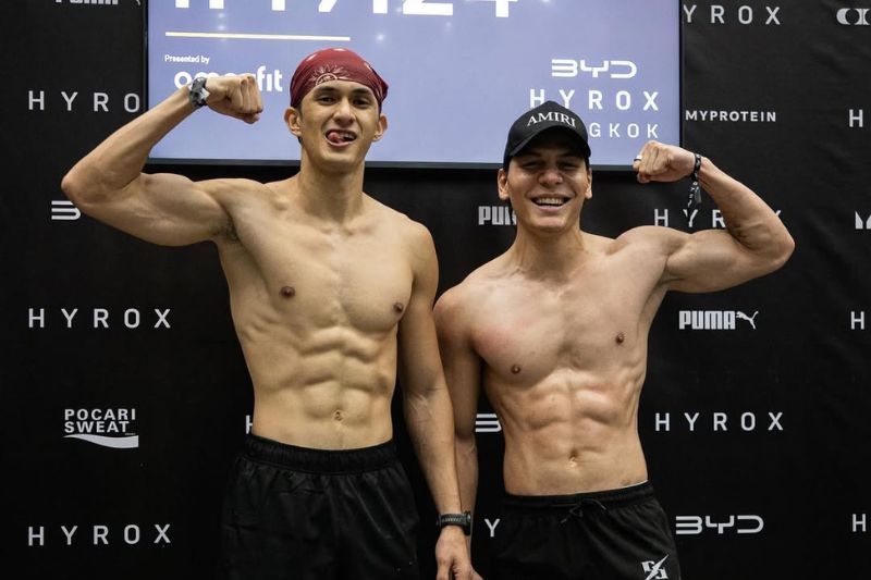Hakimi dan Ikmal (kanan) berjaya menamatkan acara dengan catatan masa kurang dua jam.