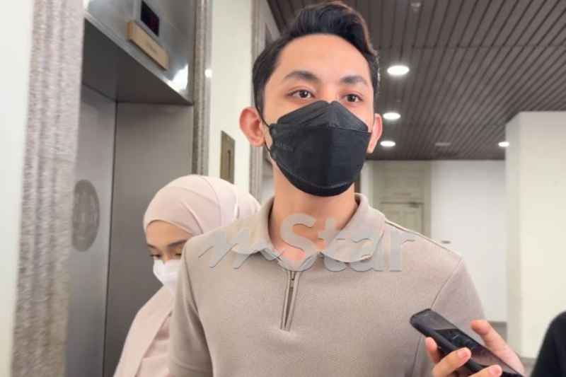 Marissa dan Aslam tampil sedondon ketika hadir ke mahkamah.