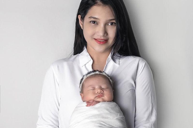 Atikah melahirkan cahaya mata pertama pada Mac lalu.