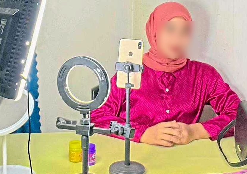 Berniaga atas talian semakin mendapat tempat dalam kalangan anak muda. -Gambar hiasan