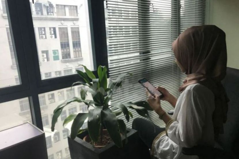 Dimalukan rakan sekerja boleh menimbulkan rasa tidak selesa di pejabat. -Gambar hiasan