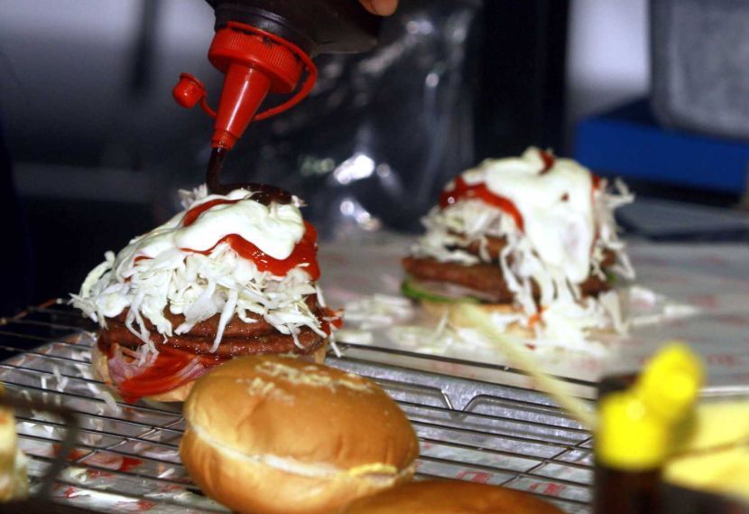 to do a supper story. Burger stall featuring patties similar to KFC patties. 14 Aug 2019 chan tak kong/the star