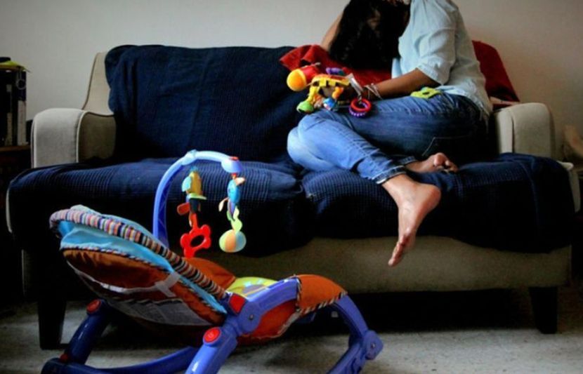 Menjalankan tanggungjawab sebagai ibu bukanlah perkara mudah. -Gambar hiasan