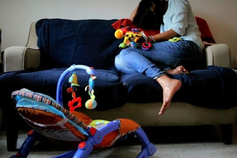 Ramai wanita kini bekerja bagi membantu keluarga berbanding menjadi suri rumah. -Gambar hiasan