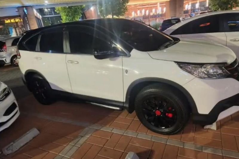 Kereta Honda CR-V ini kini milik Azlee sepenuhnya.