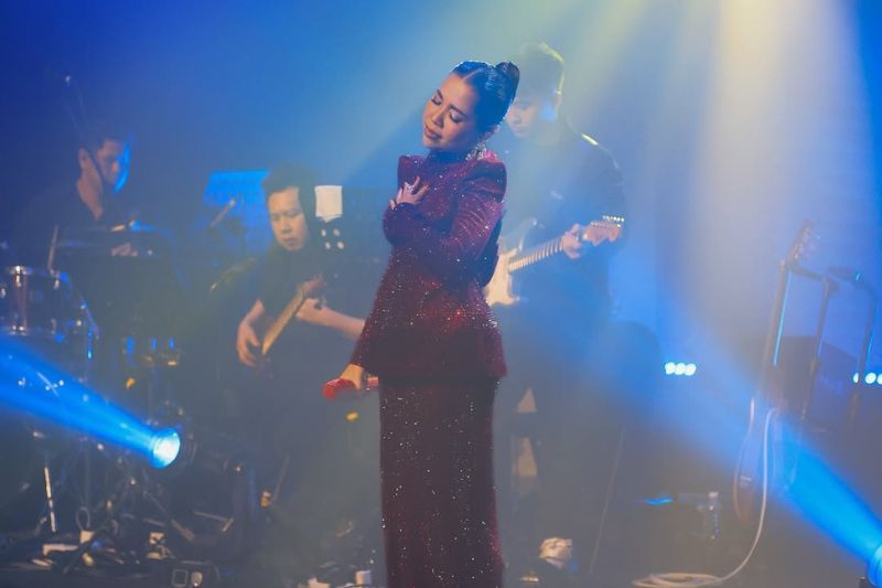 Nadeera menganggap lagu Bukan Lagu Kita bawa tuah kepadanya.