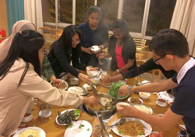 Restoran steamboat sering menjadi tumpuan masyarakat masa kini. -Gambarhiasan