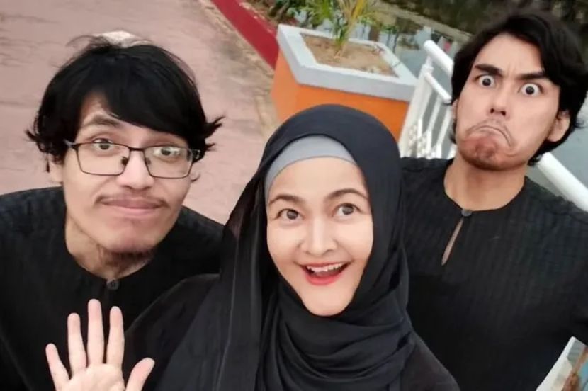 Raja Ema besarkan anak sendiri selepas berpisah.