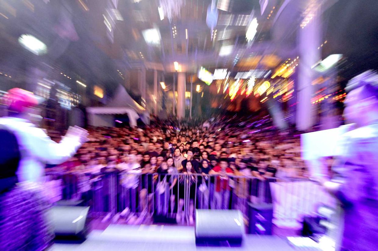 Ushering in 2020: Sunway welcomes all at its mega-street concert right outside Sunway Hotel Resort & Spa. YAP CHEE HONG/ The Star. (Reporter:- KALAIVANI MURUGASAN/ DENISE KHOO)