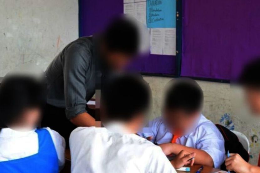 Guru dan ibu bapa perlu bekerjasama bagi memastikan kejayaan anak-anak. -Gambar hiasan
