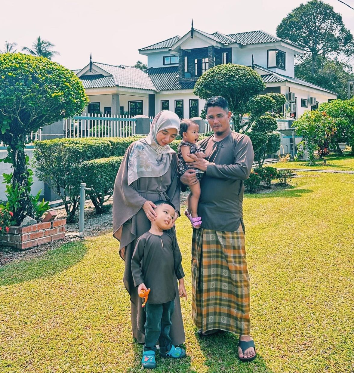 Izwan merupakan bapa kepada dua cahaya mata.
