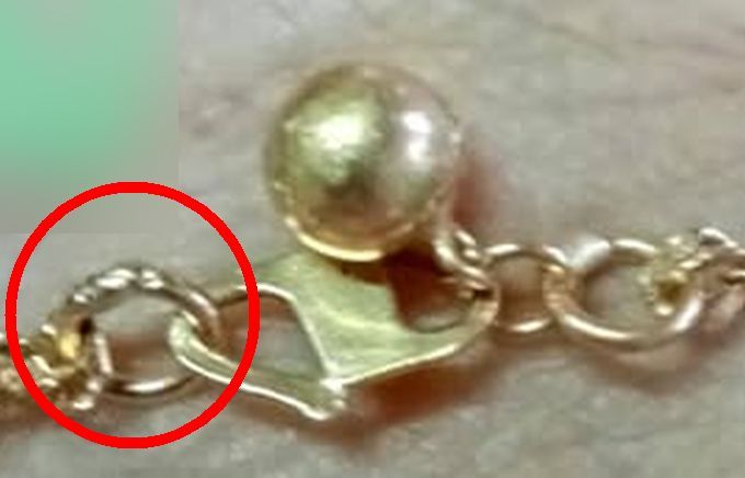Bahagian dedaun yang sepatutnya tidak dipateri kerana didakwa tidak rosak.