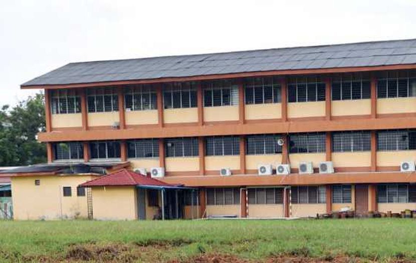 Sekolah merupakan tempat mendidik sahsiah dan akhlak masyarakat. -Gambar hiasan