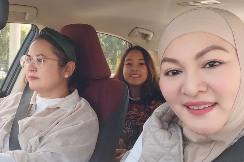 Rassa Munira (kiri) berdepan detik cemas apabila terlihat bedilan peluru berpandu.