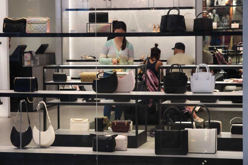 Member of public seen shopping for goods before the rise of luxury tax at 1Utama Shopping Mall, Petaling Jaya. — YAP CHEE HONG/The Star