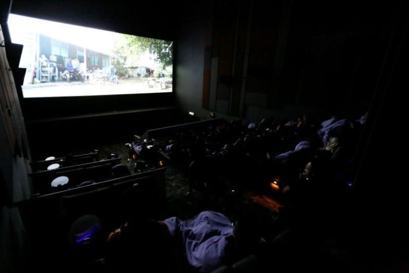 Terdapat beberapa larangan yang perlu dipatuhi ketika menonton filem di pawagam. -Gambar hiasan