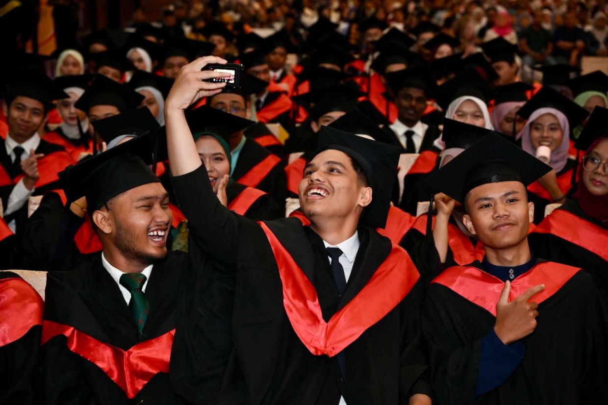 Kegembiraan jelas terpancar di raut wajah para pelajar selepas mereka berjaya menamatkan Program Perantis Vokasional McDonald’s Malaysia.