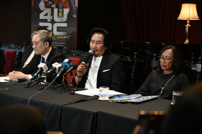 AC (dua dari kiri) ketika membuat kenyataan di sidang media pada Rabu.