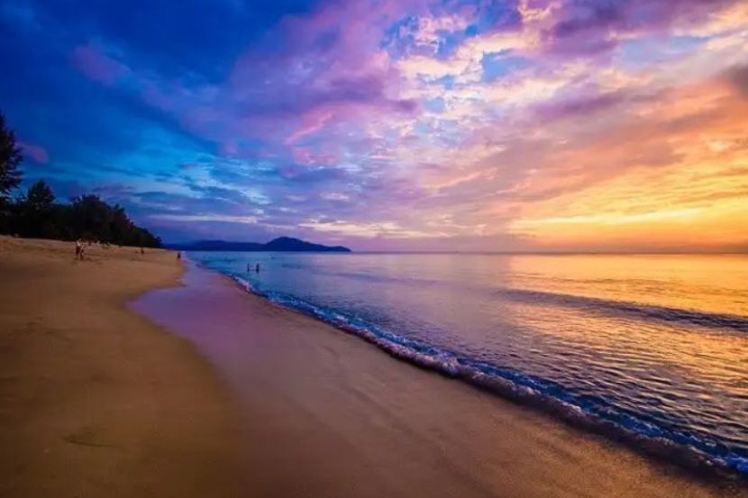 Kawasan pantai antara lokasi pilihan untuk peserta kursus. -Gambar hiasan
