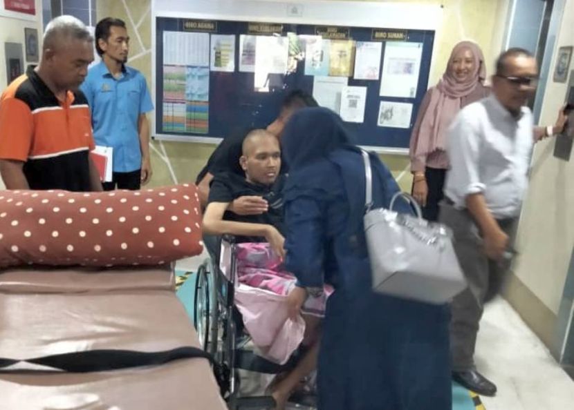 Anak saudaranya merupakan pesakit strok yang terlantar.