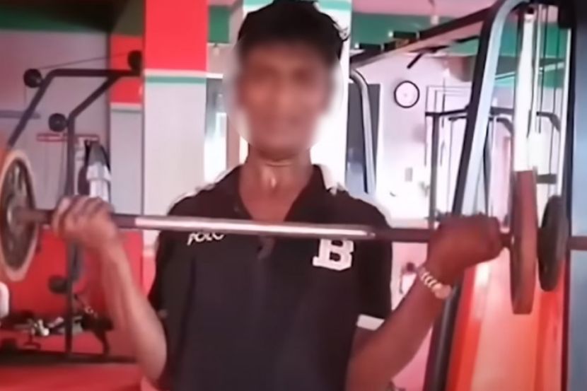 Pemuda yang didakwa mencuri di gim menangis selepas dipaksa senaman berat. -Foto X