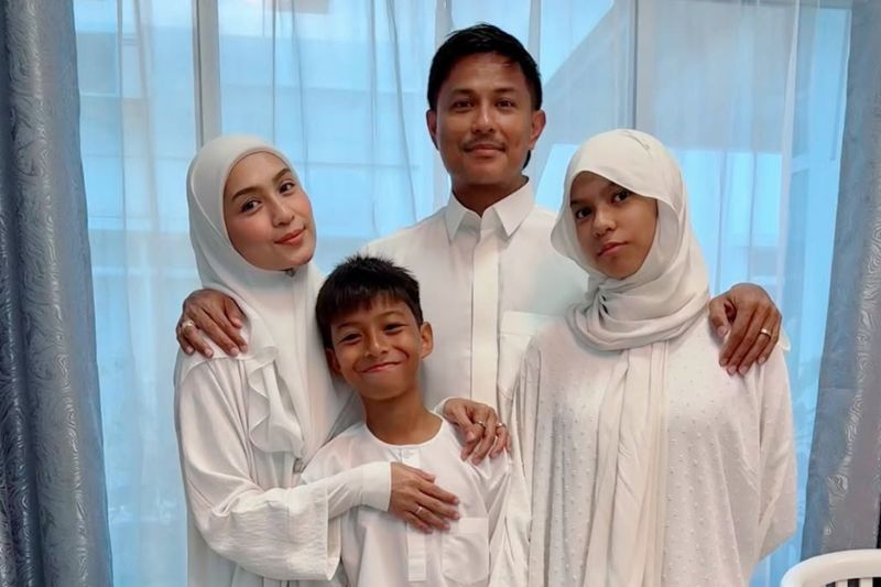Nana membahagikan masa antara kerjaya dan keluarga.